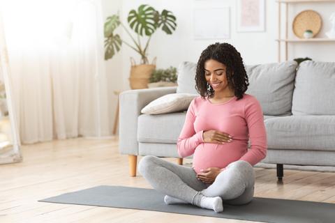 طرق لتشجيع جنينك على الحركة أثناء الحمل